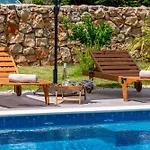 别墅 Crassula Summer With Private Pool