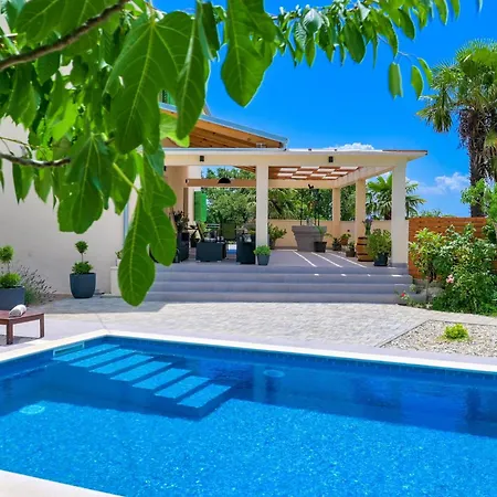 Crassula Summer With Private Pool Villa *